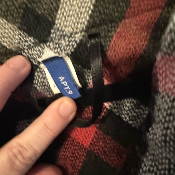 Super cuter trendy Plaid Poncho warm. So cute over any outfit! - Picture 9 of 11